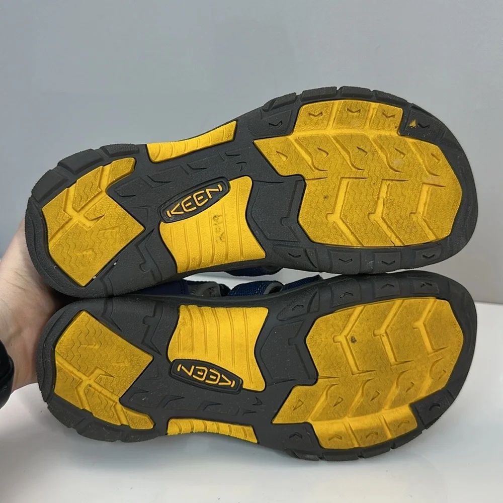 Keen Newport H2 Waterproof Hiking Sandals Size 7